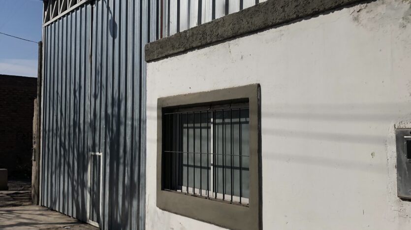 HERMOSO GALPON ADYACENTE ACCESO ESTE