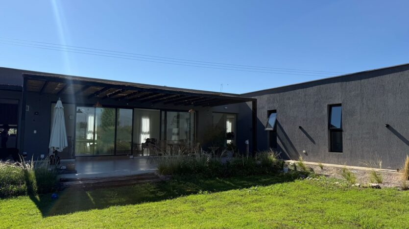 CASA CON VISTA A LA MONTAÑA EN LAS COMPUERTAS, LUJÁN DE CUYO