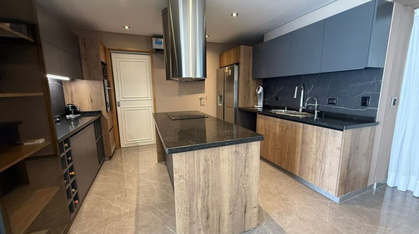 ELEGANTE CASA EN BARRIO PRIVADO LAGO DEL TORREÓN, MAIPÚ