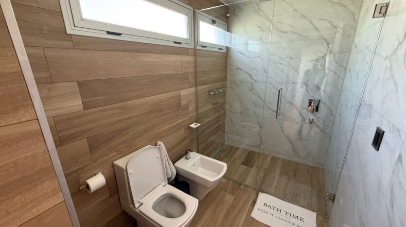 ELEGANTE CASA EN BARRIO PRIVADO LAGO DEL TORREÓN, MAIPÚ