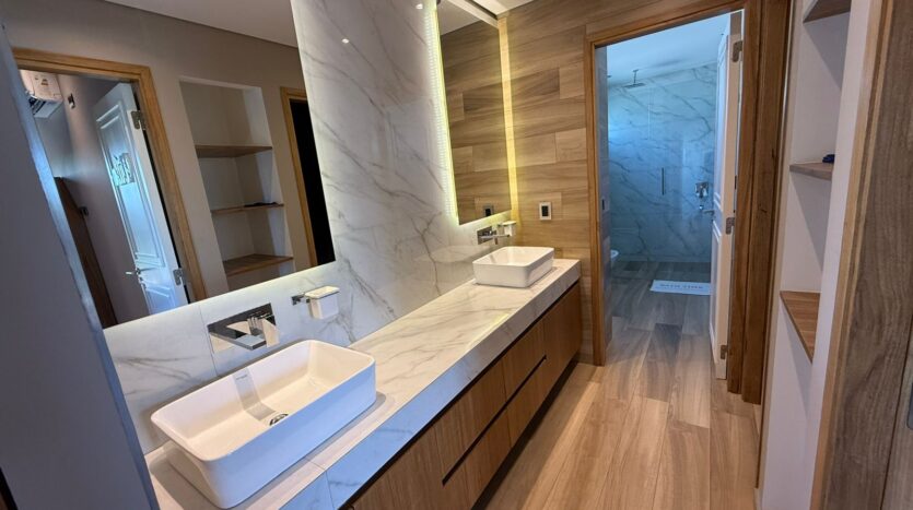 ELEGANTE CASA EN BARRIO PRIVADO LAGO DEL TORREÓN, MAIPÚ