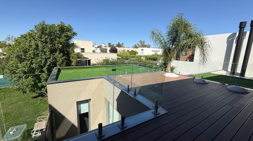 ELEGANTE CASA EN BARRIO PRIVADO LAGO DEL TORREÓN, MAIPÚ