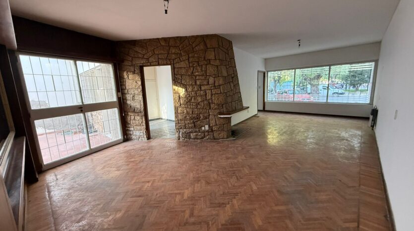 CASA EN ALQUILER SOBRE TIBURCIO BENEGAS, IDEAL OFICINA O CONSULTORIO