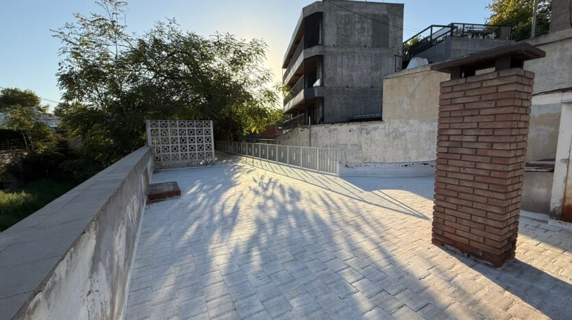 CASA EN ALQUILER SOBRE TIBURCIO BENEGAS, IDEAL OFICINA O CONSULTORIO