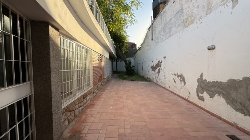 CASA EN ALQUILER SOBRE TIBURCIO BENEGAS, IDEAL OFICINA O CONSULTORIO