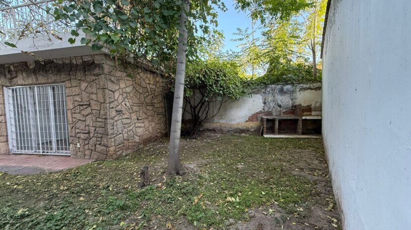 CASA EN ALQUILER SOBRE TIBURCIO BENEGAS, IDEAL OFICINA O CONSULTORIO