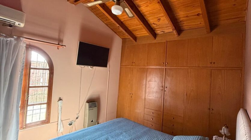 CASA CON PISCINA Y QUINCHO EN BARRIO COVSE, CAPITAL